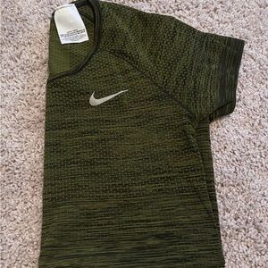Nike Dri-Fit Heathered Green Short Sleeve Top SZ S